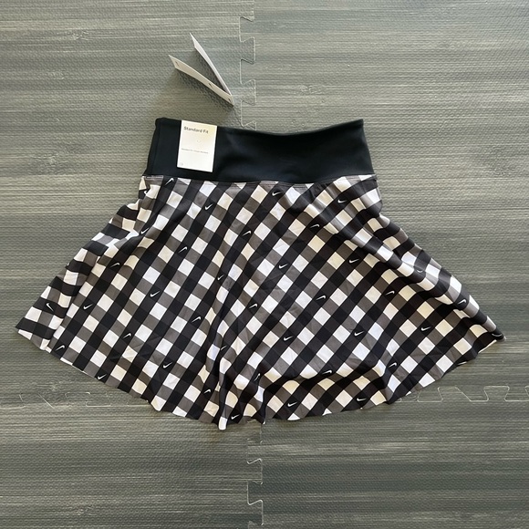 Nike Women's Black and White Skater Tennis Skirt - Picture 2 of 6